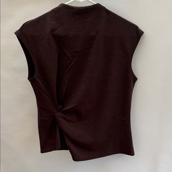 Elegant Brown Sleeveless Top - Picture 1 of 4